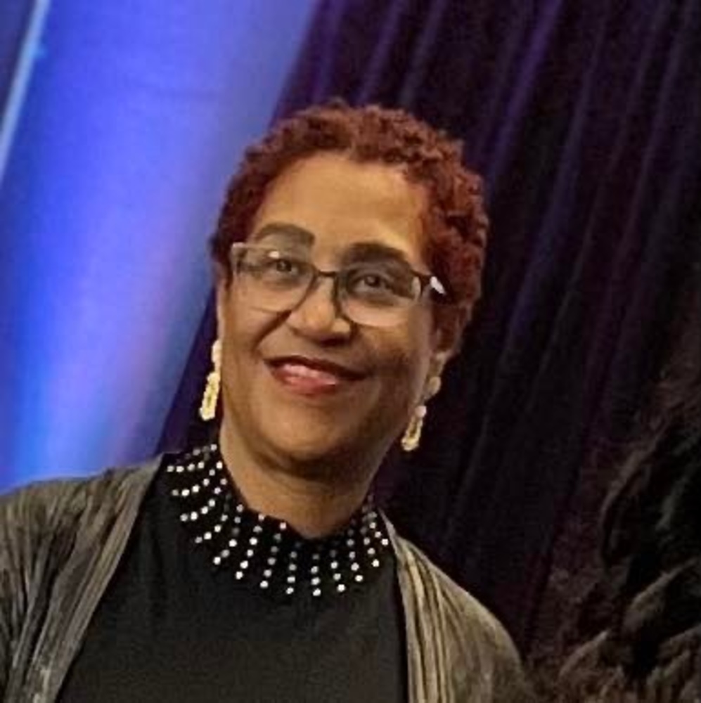 Meet your Posher, Della